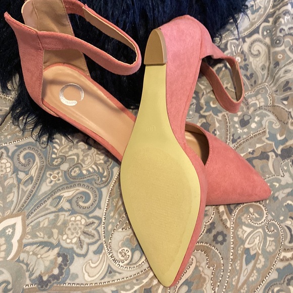 New in box Journee Collection Footwear - Picture 4 of 6